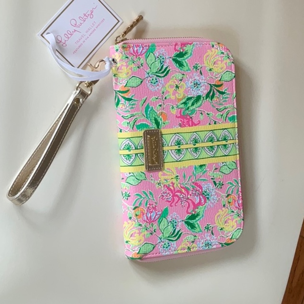 Lilly Pulitzer travel passport/wallet. New!  Via Amore spritzer print.  NWT